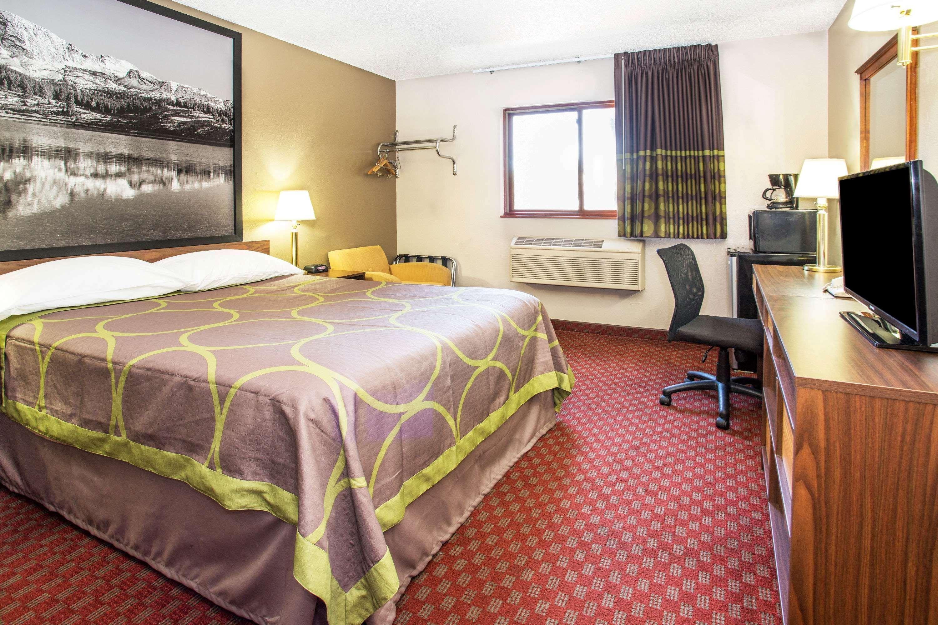 Super 8 By Wyndham Longmont/del Camino Hotel