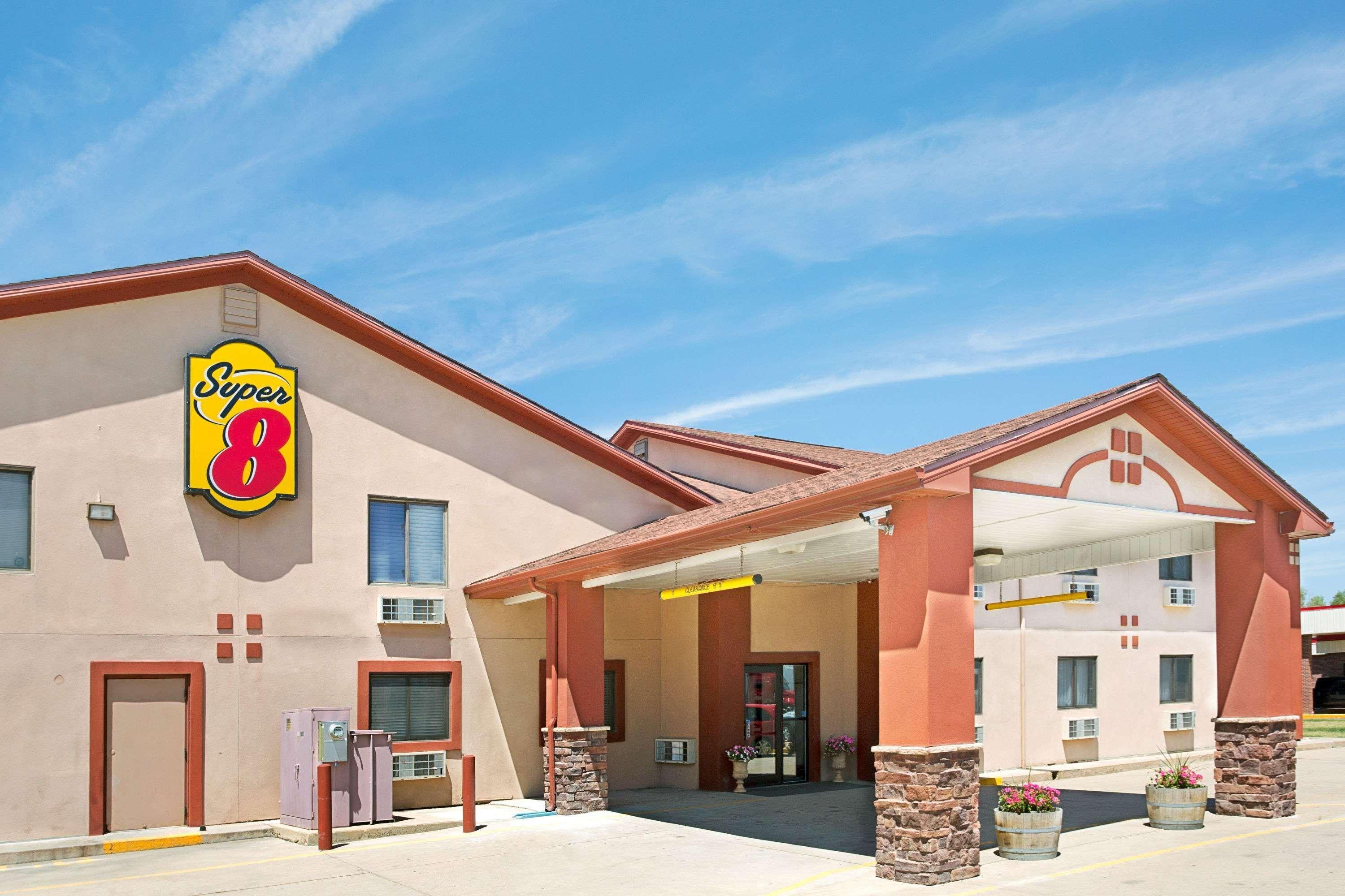 Super 8 By Wyndham Longmont/del Camino Hotel 2*