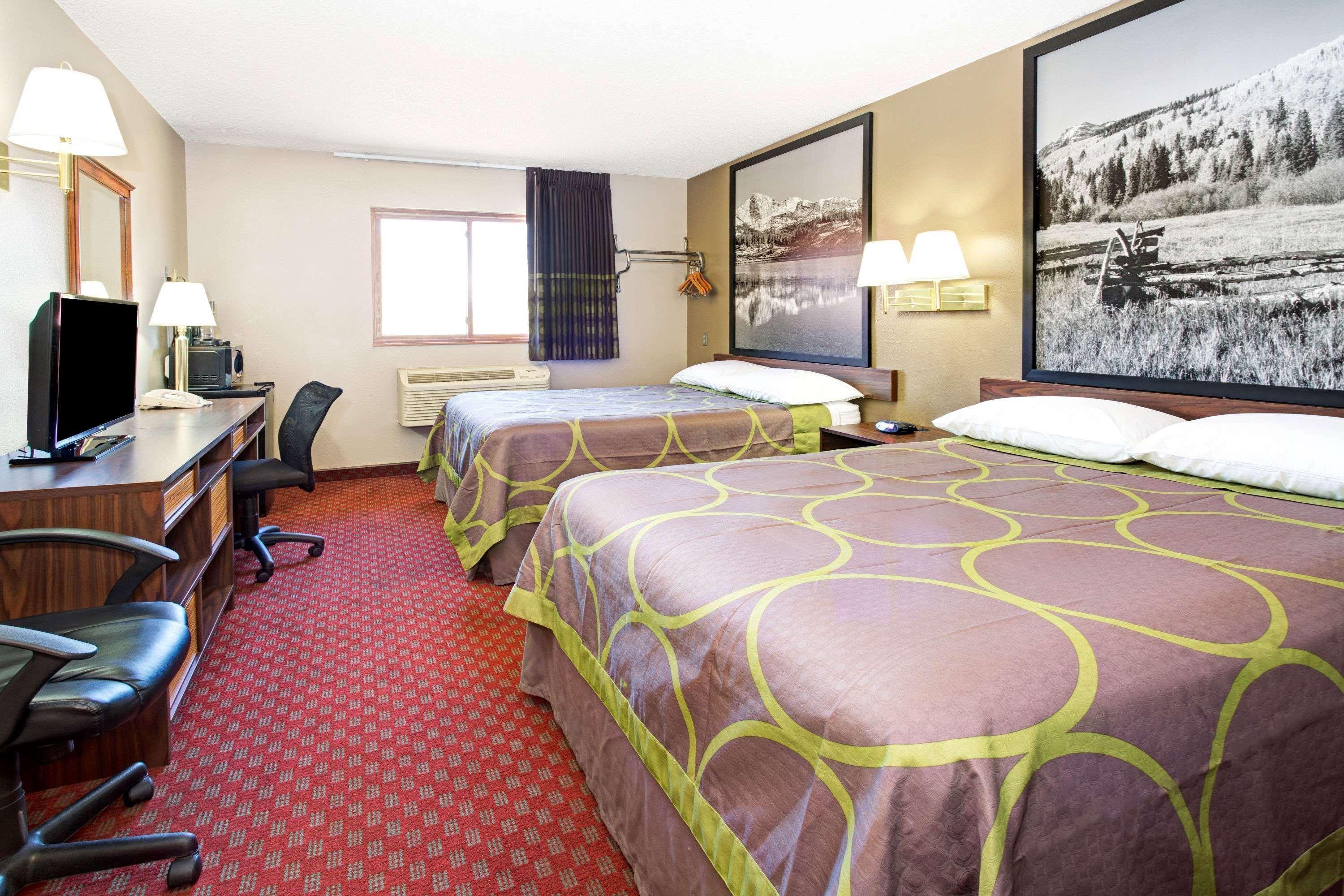 Hotel Super 8 By Wyndham Longmont/del Camino 2*