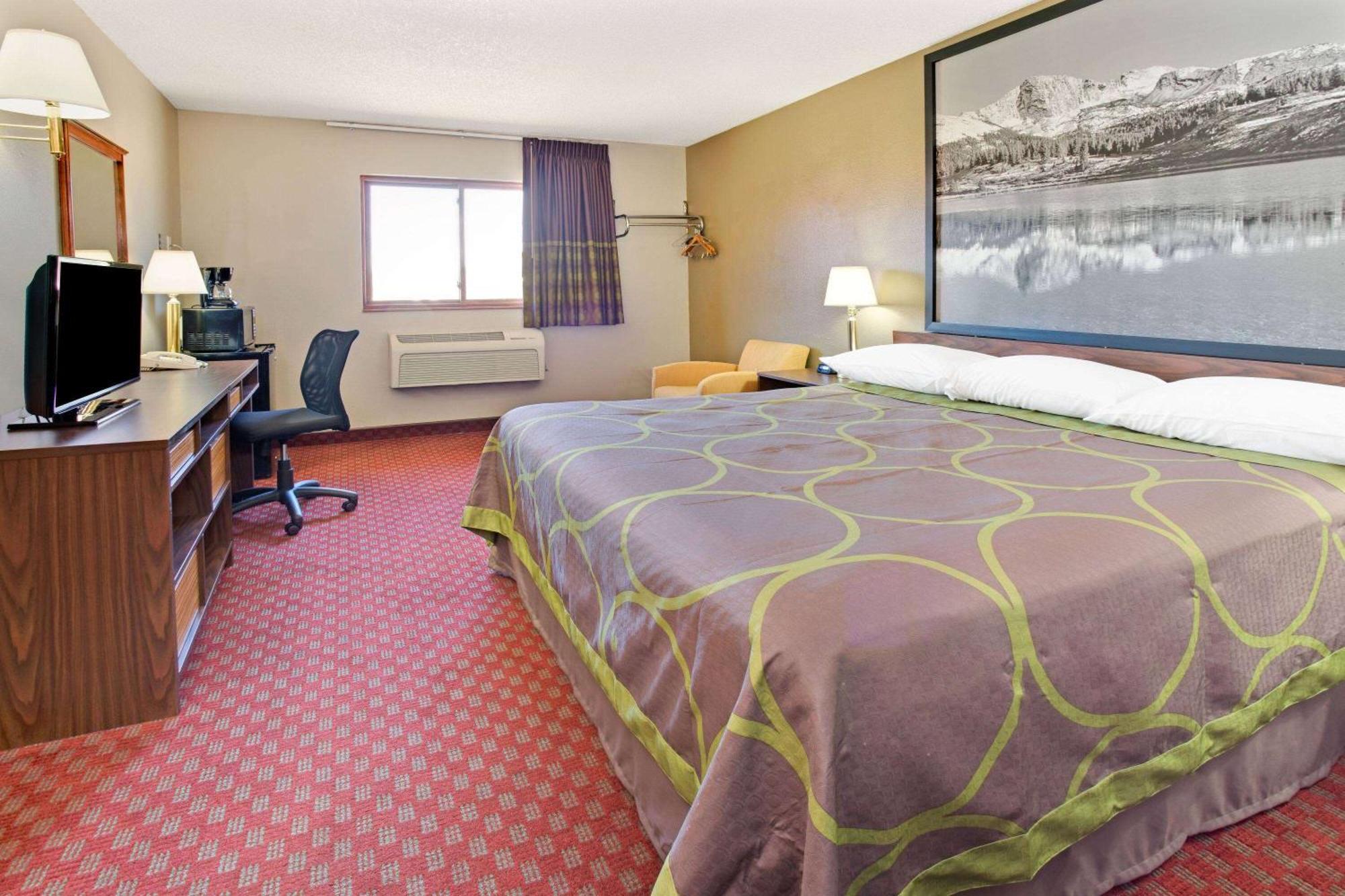 Super 8 By Wyndham Longmont/del Camino