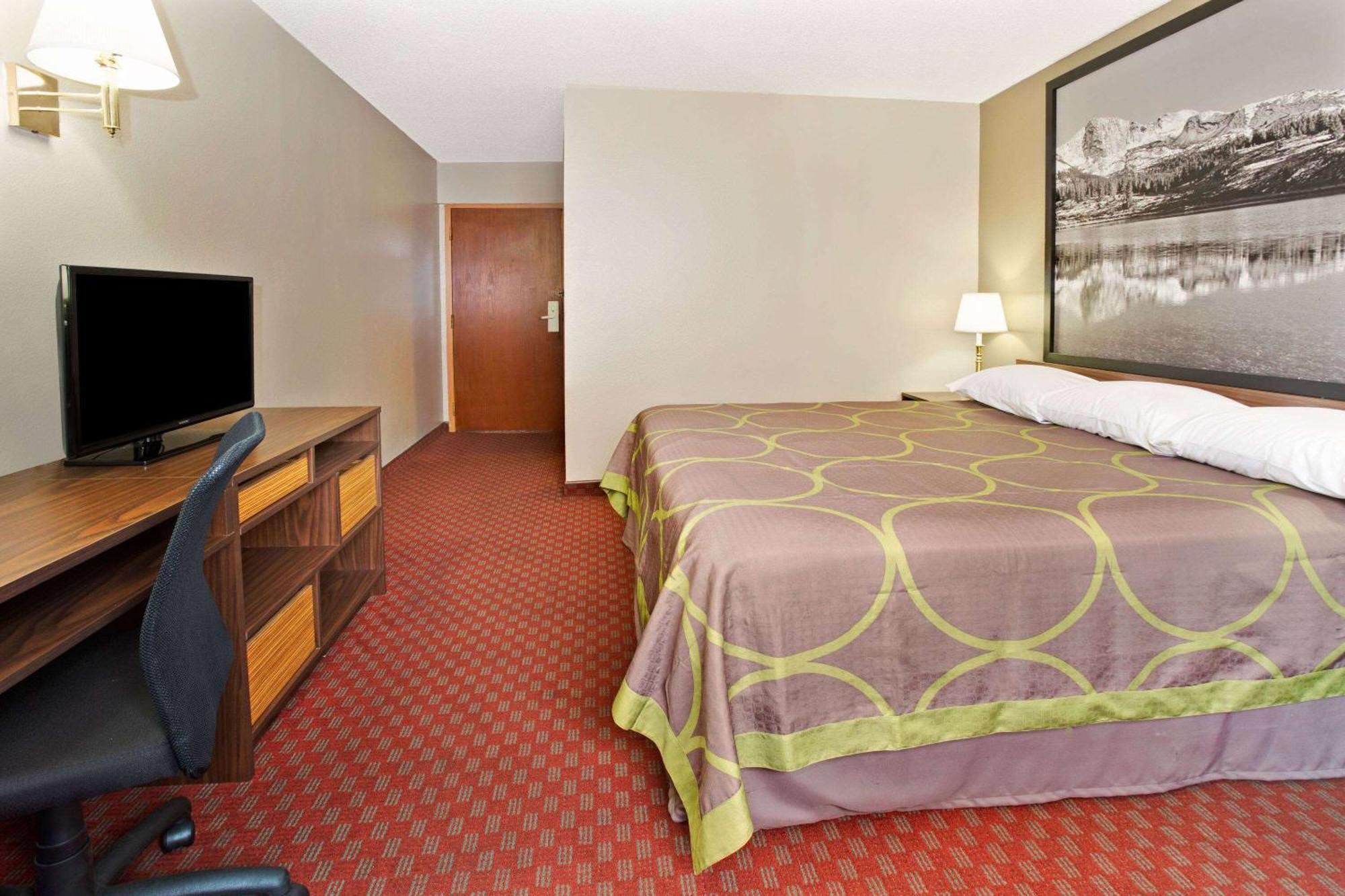 Super 8 By Wyndham Longmont/del Camino 2*