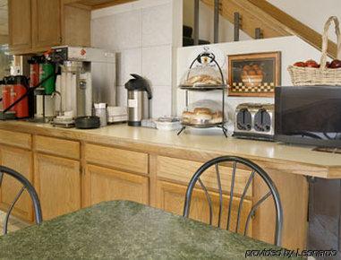 Super 8 By Wyndham Longmont/del Camino Hotel 2*