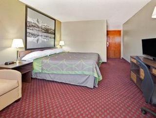 Super 8 By Wyndham Longmont/del Camino Hotel